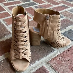 Dv Tan Heels